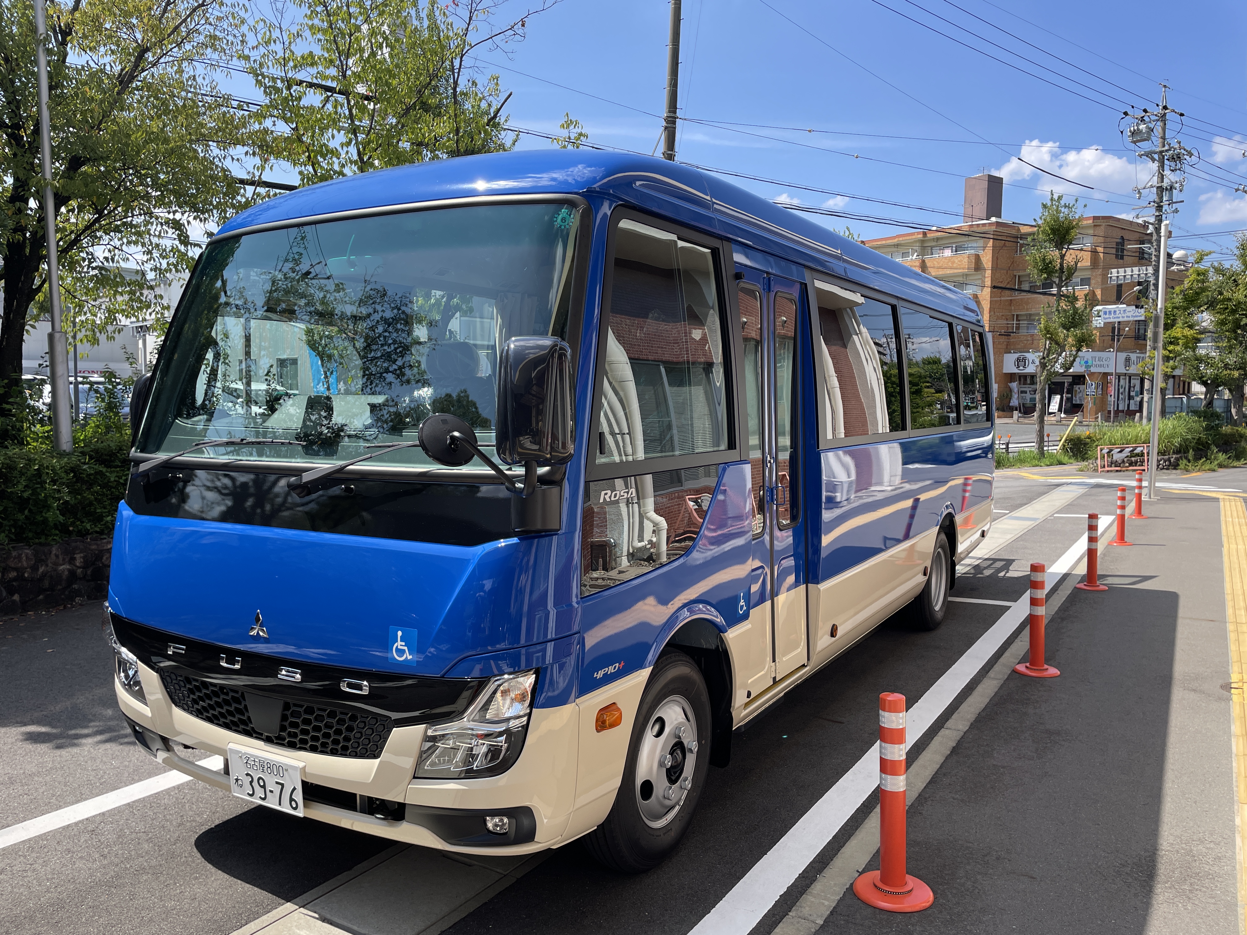 福祉バス外観 青の車両